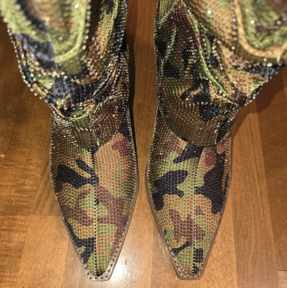 Rhinestone Studded Camo Boots - Picture 6 of 6